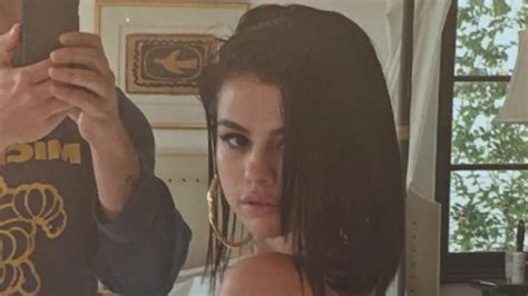 selena gomez boob pics|Selena Gomez Poses Topless in Cheeky New Photo